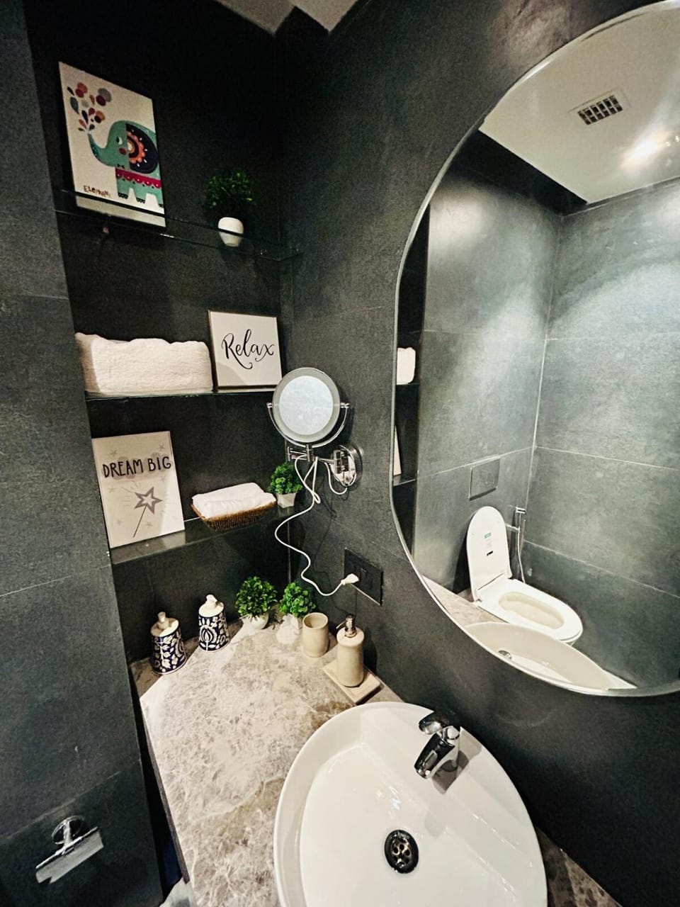 Luxury City View Apartment With Modern Amenities Near Gaur City Mall Apartment in Noida