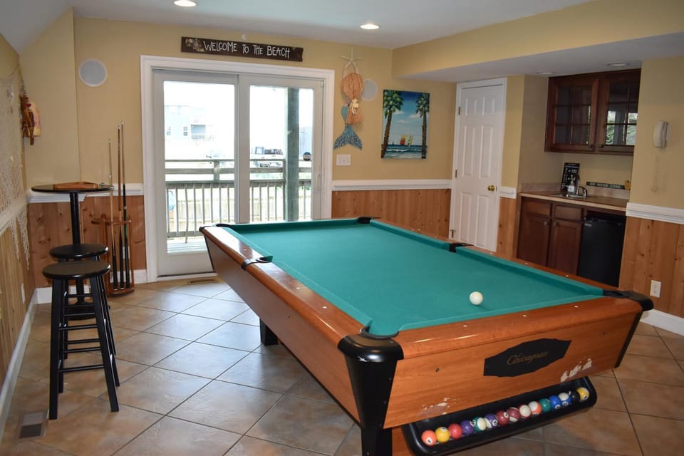 Billiard, Game Room
