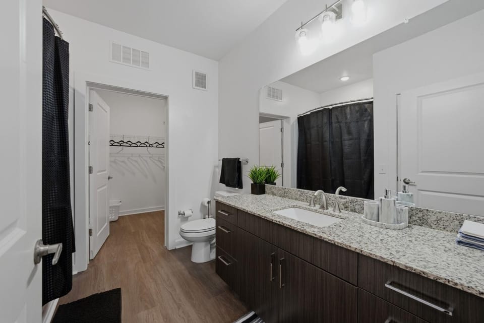 Toilet, Bathroom, towels