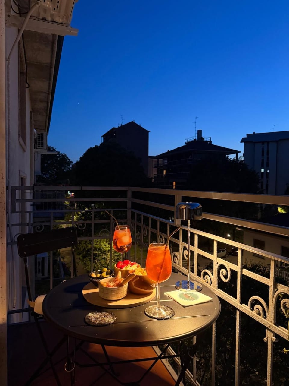Milan Chic - Design Apartment with Balcony - Near M2 Metro Apartment in Milan