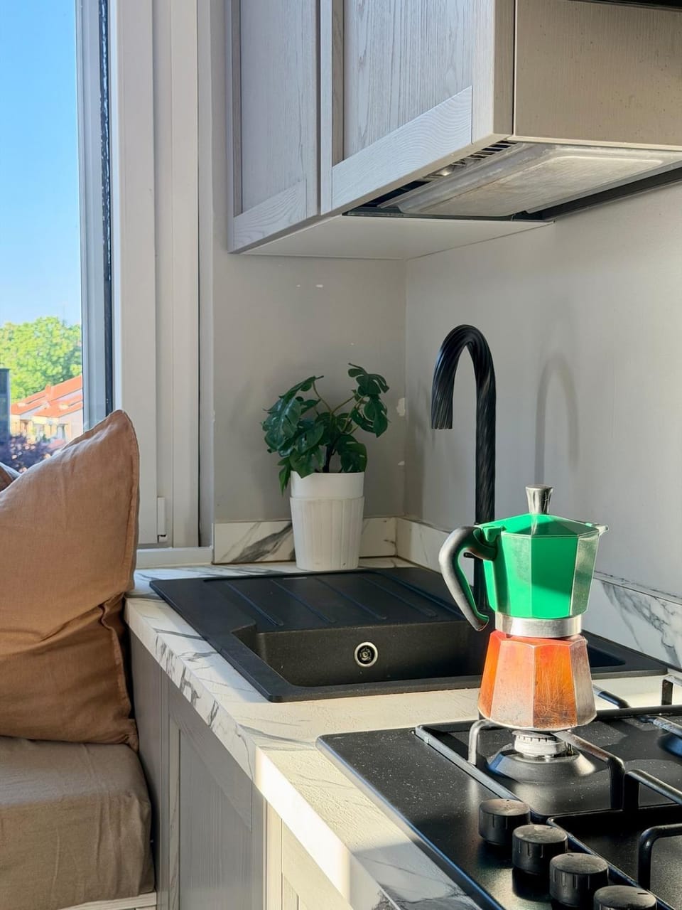 Milan Chic - Design Apartment with Balcony - Near M2 Metro Apartment in Milan