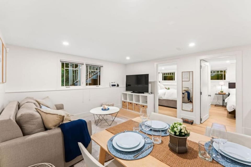 Guest suite in the heart of Kitsilano Apartment in Vancouver