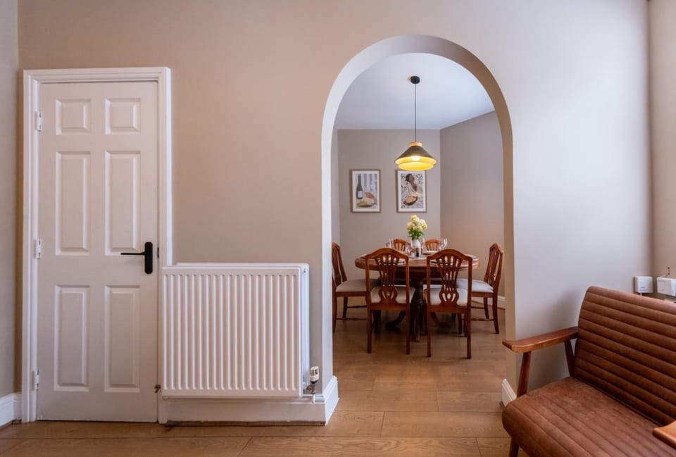 4 Bedroom house in Hoole area near to Chester Central Station House in Chester