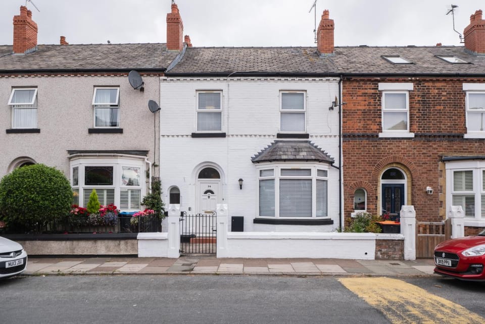 4 Bedroom house in Hoole area near to Chester Central Station House in Chester