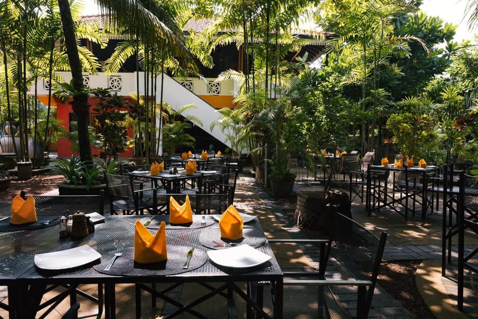 Restaurant/places to eat, Nightclub / DJ, Lounge or bar