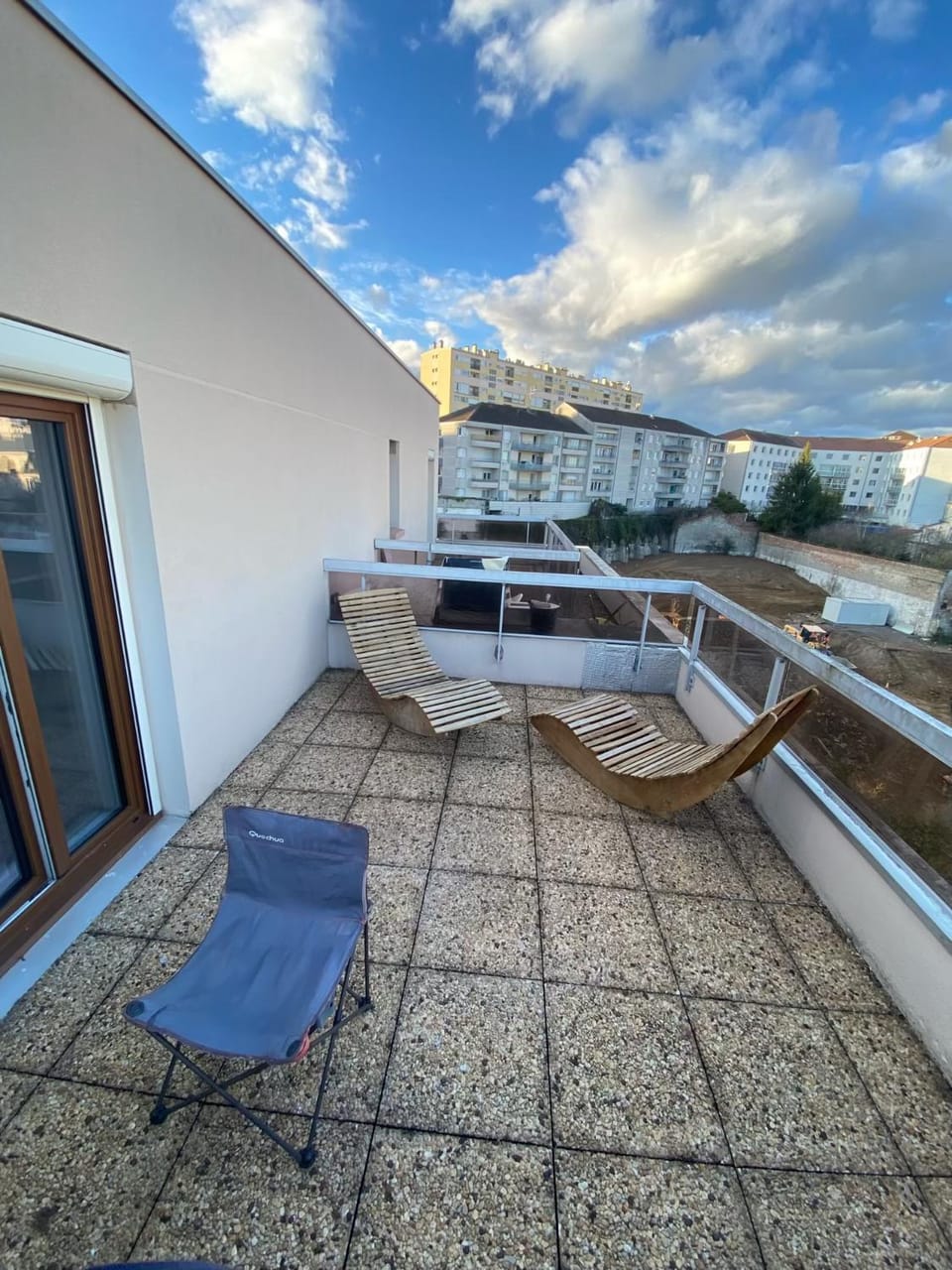 Grand T2 de centre-ville avec garages et terrasses Apartment in Limoges