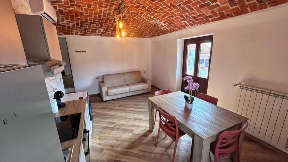 Kitchen or kitchenette, Living room, Seating area, Dining area, oven, pet friendly, stove