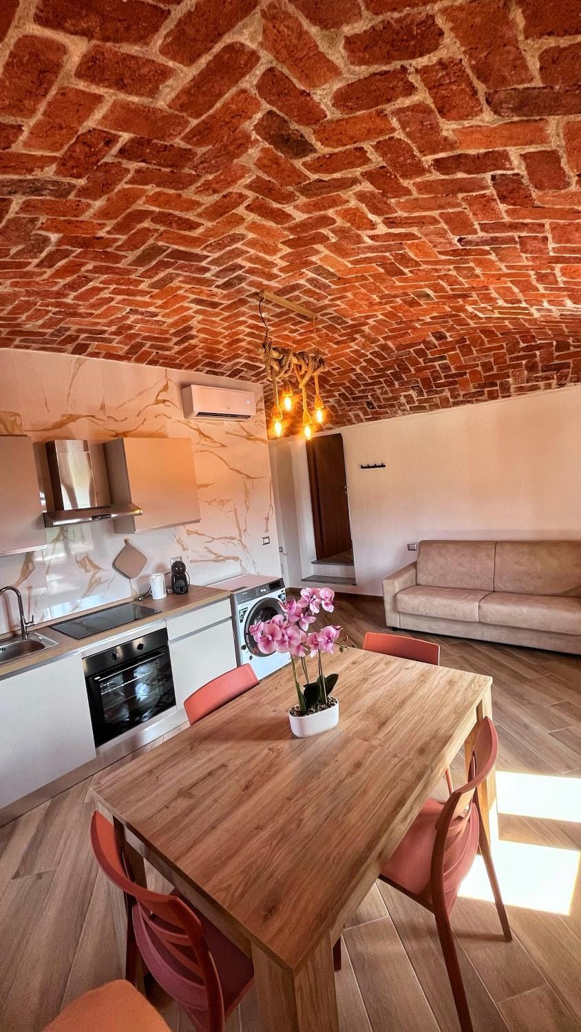 Kitchen or kitchenette, Living room, Seating area, Dining area, oven, pet friendly, stove