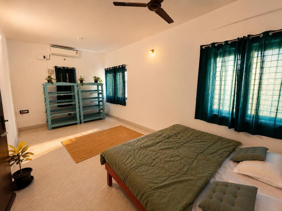 Bed, Bedroom