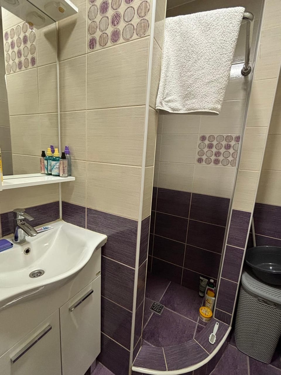 Shower, Bathroom, towels