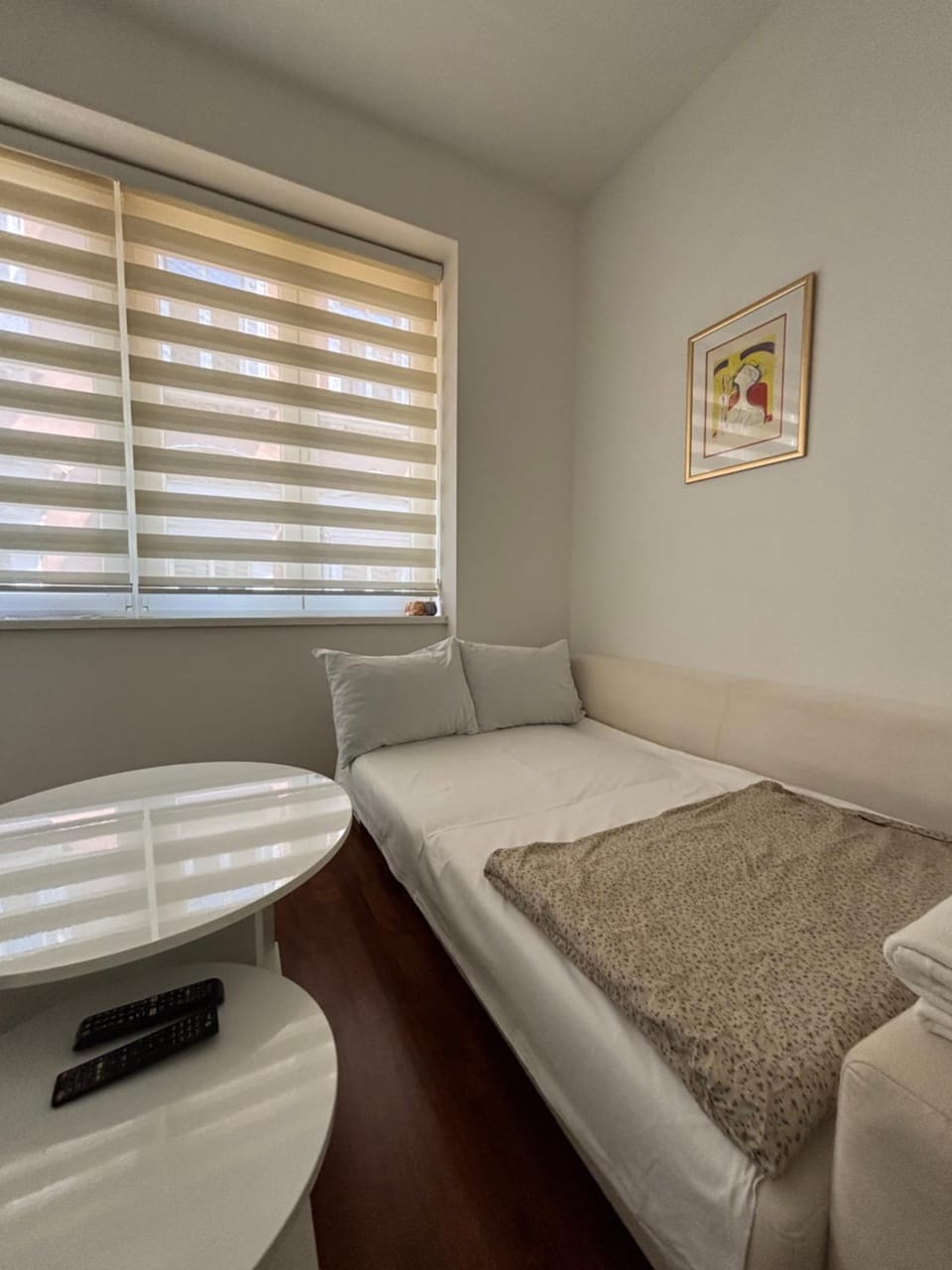 Bed, Living room, Bedroom