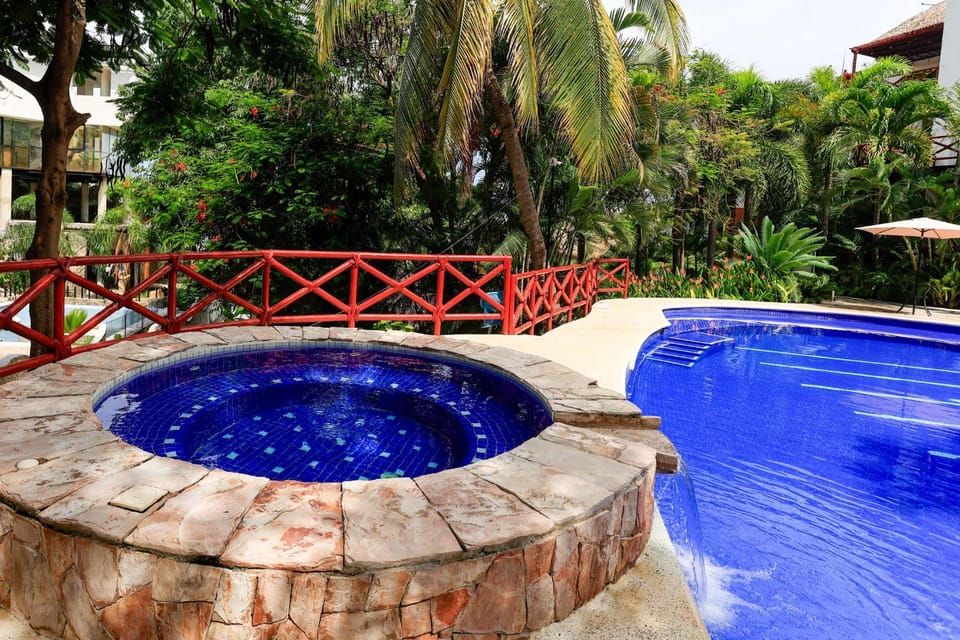 Hot Tub, Swimming pool