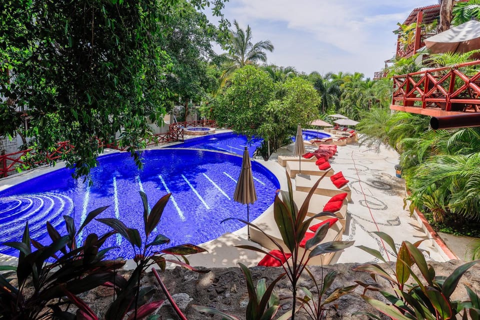Day, Pool view