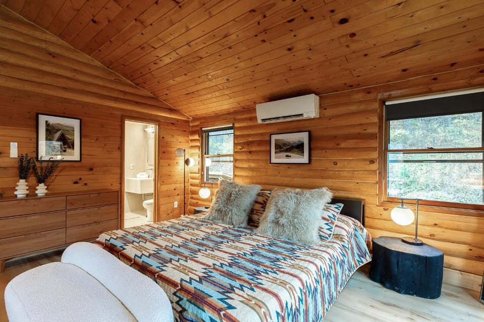 Fawn Hill Elevated Log Cabin w Year-Round Pool Cabin in Shandaken
