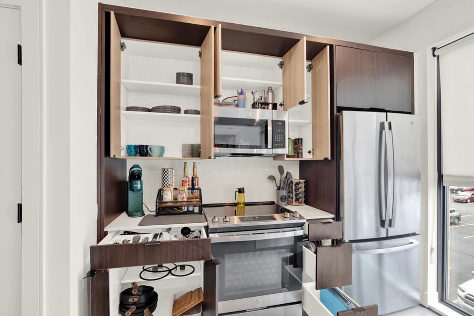 Coffee/tea facilities, Kitchen or kitchenette, storage