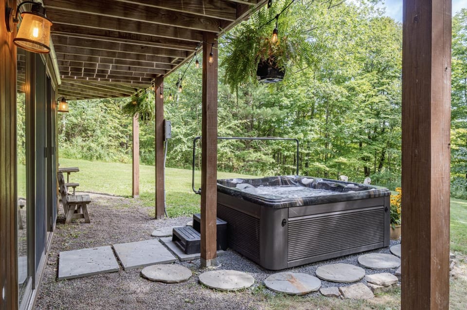 Phoenicia Retreat Private Escape w Hot Tub House in Shandaken