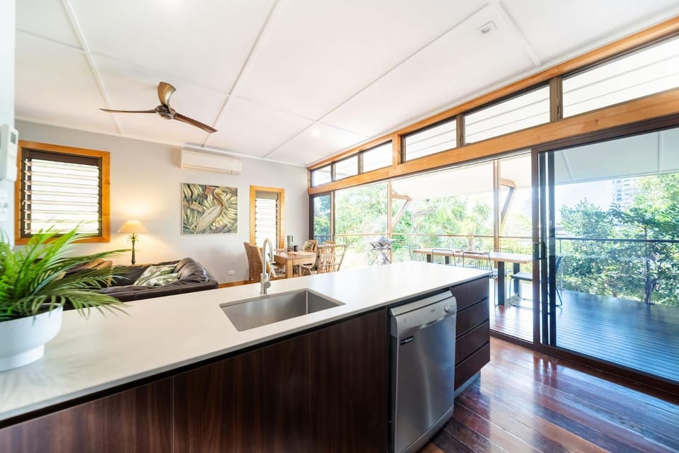 Urban Oasis in the Heart of Townsville House in Townsville