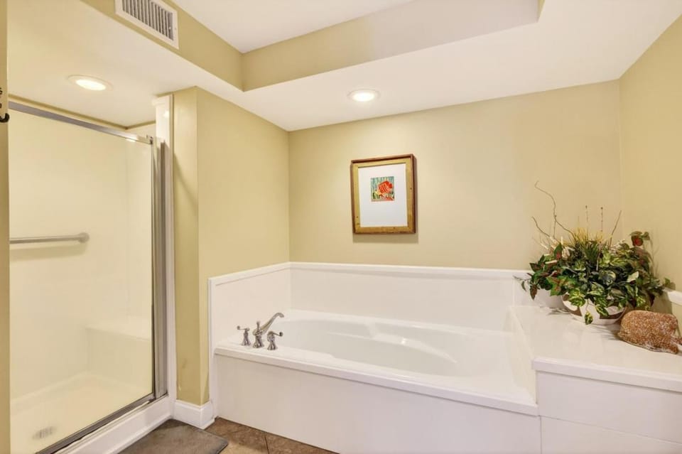 Beachside Living C207 Apartment in Biloxi