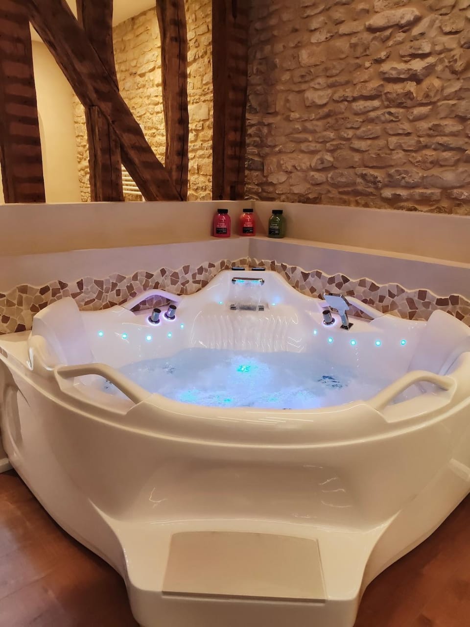 Suite romantique Passion et Velours avec balnéo Apartment in Grand Est