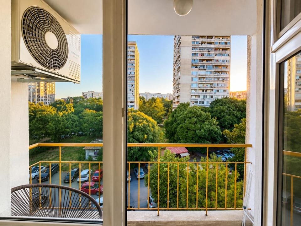 Property building, Balcony/Terrace, City view
