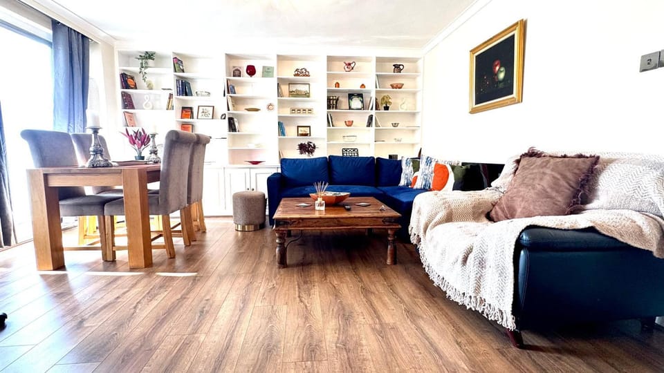 2 Bedroom Apartment with Balcony Westbourne Grove Apartment in City of Westminster