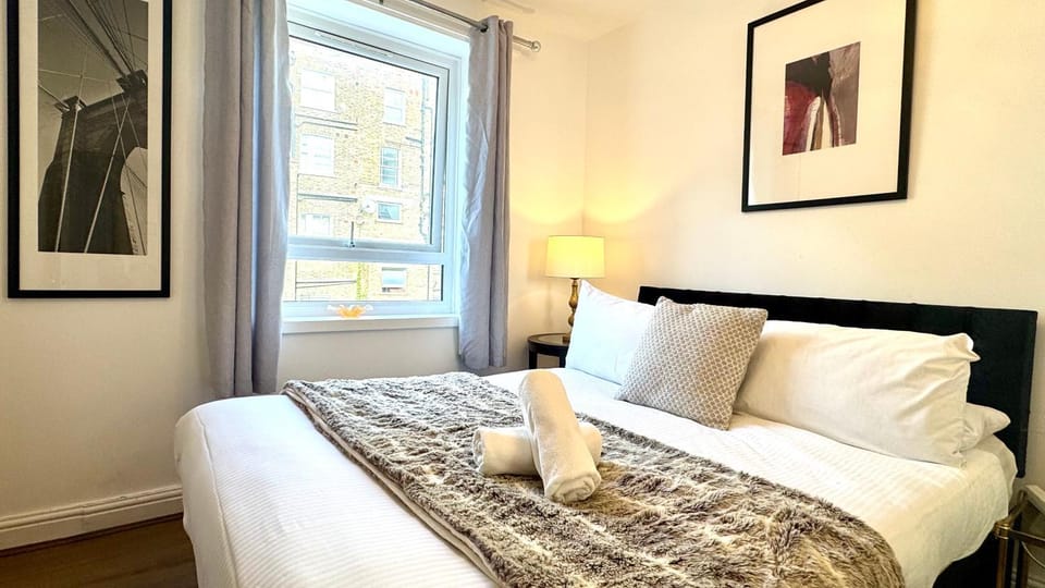 2 Bedroom Apartment with Balcony Westbourne Grove Apartment in City of Westminster