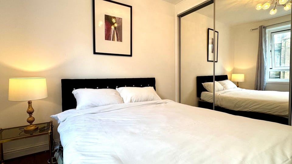 2 Bedroom Apartment with Balcony Westbourne Grove Apartment in City of Westminster