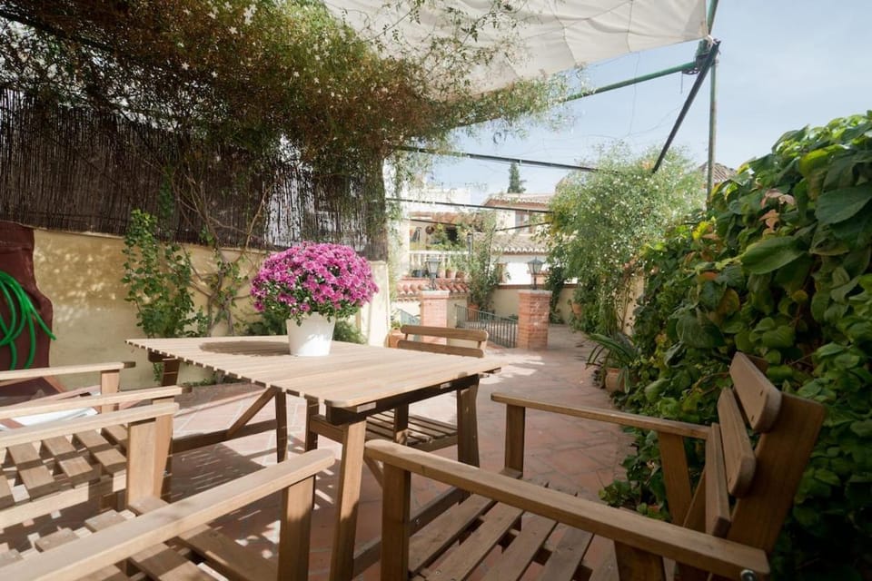 Apartment with a private patio House in Granada