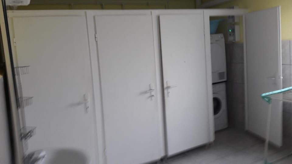 Hostel Zimmervermietung Minimum 7Tage Langzeitmiete Monat 590E Hostel in Saxony-Anhalt, Germany