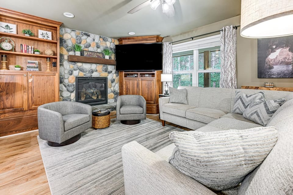 'Rome-In Retreat' at Petenwell Lake House in Petenwell Lake