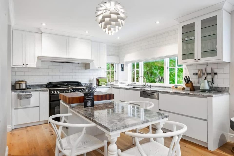 Spacious Parnell Home Near Auckland Domain Zodiak House in Auckland