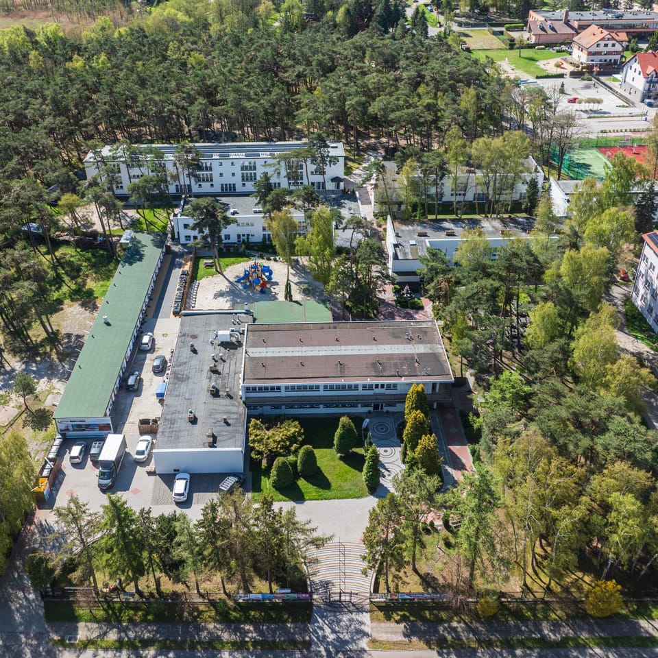 Property building, Neighbourhood, Natural landscape, Bird's eye view, Location