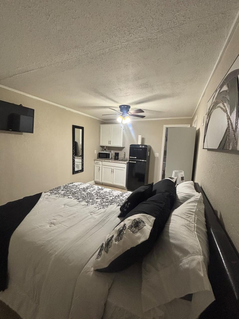 Photo of the whole room