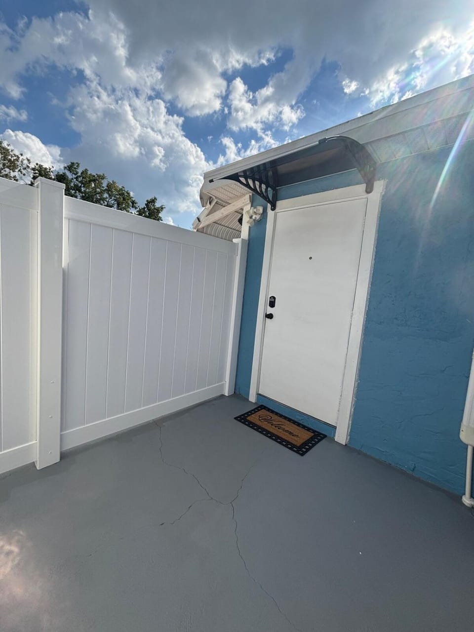 Modern Guest Suite with Private Entry and Patio Apartment in Town N Country