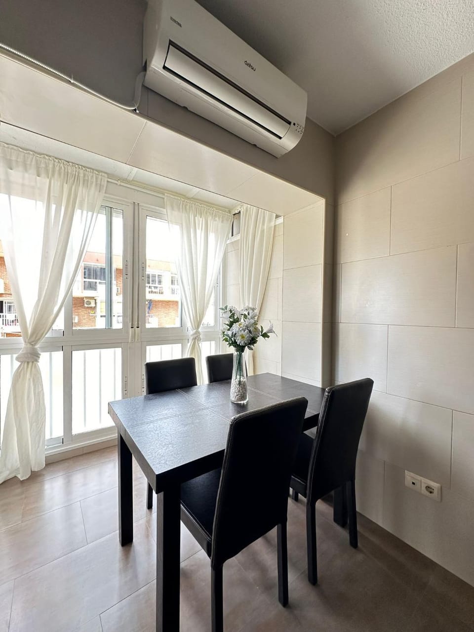 Living room, Dining area, air conditioner