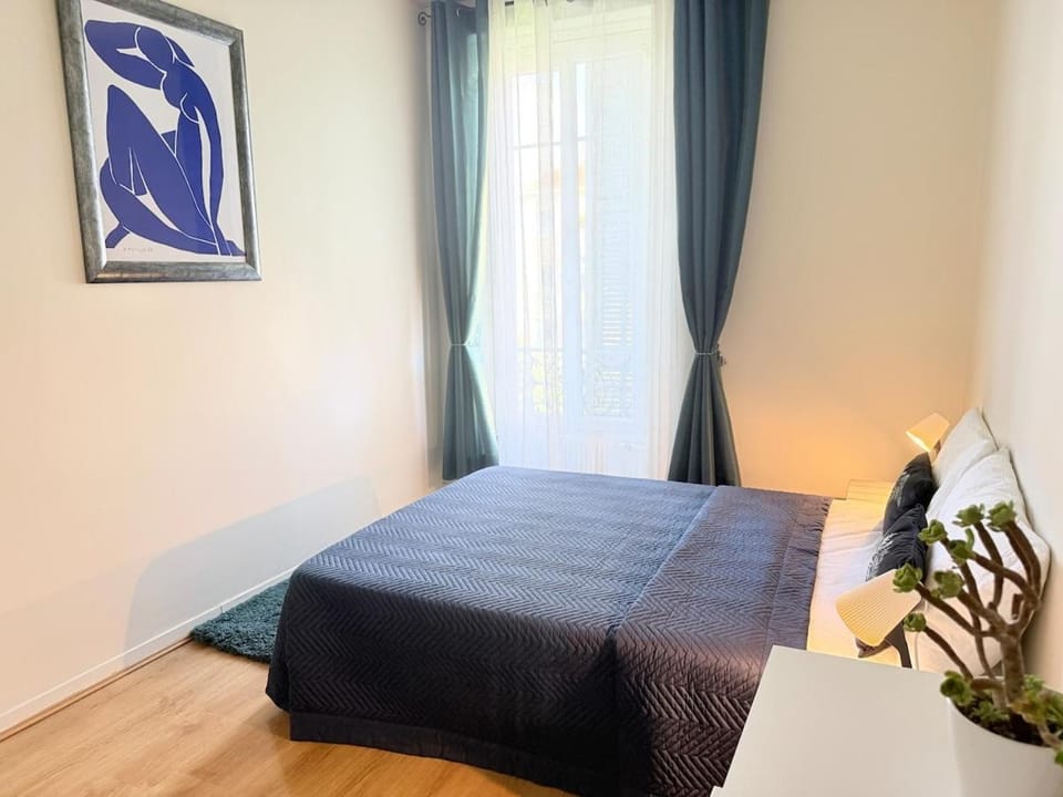 Bright cozy space with balcony Nice center within walking distance Apartment in Nice