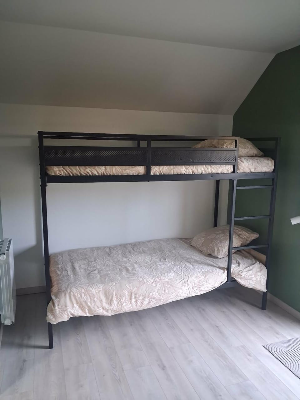 Bedroom, bunk bed