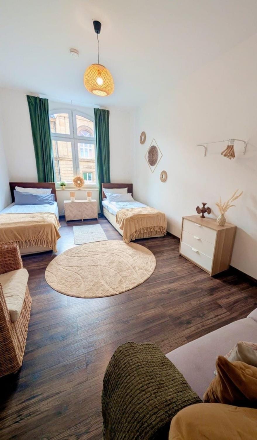 Bed, Photo of the whole room, Seating area, Bedroom