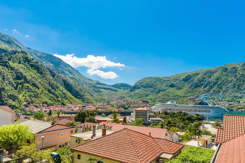 Mountain view, Sea view