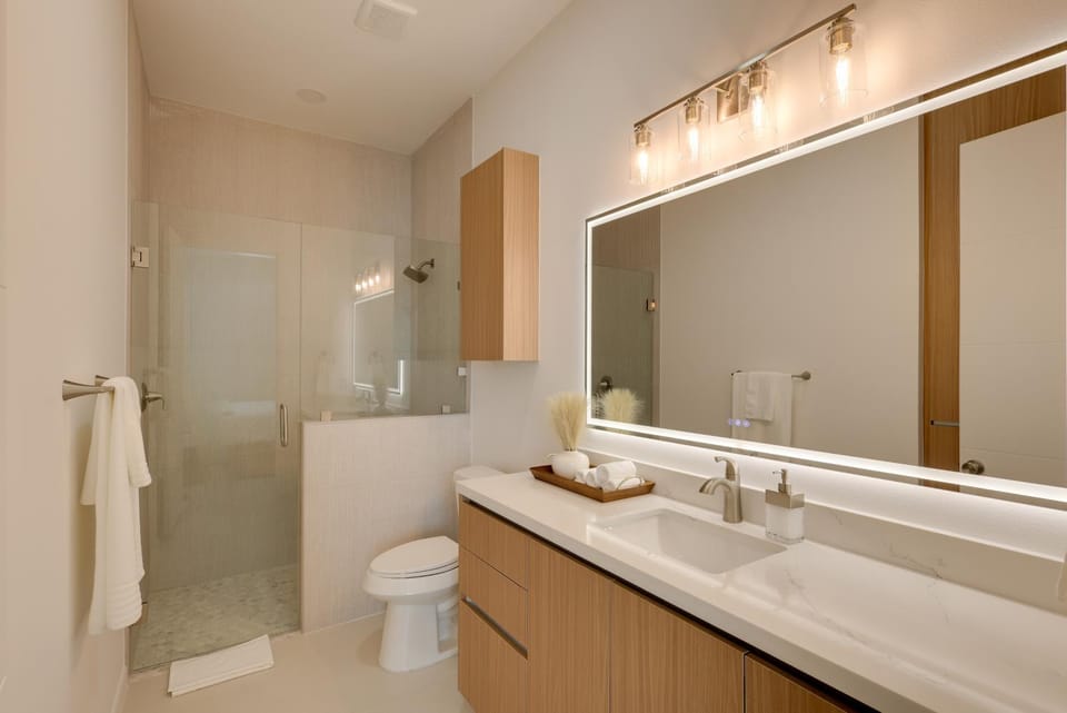 Modern Couple’s Condo, 4 Mi to Downtown McAllen! House in Pharr