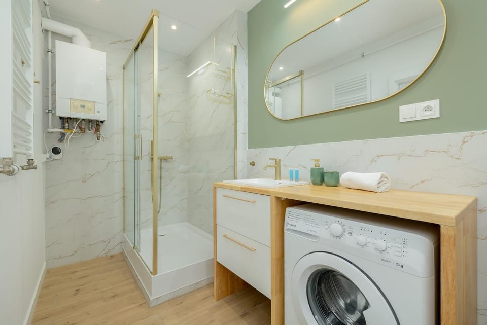 Shower, Bathroom, towels, washing machine