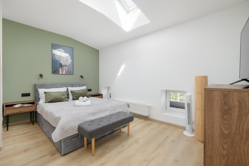 Bed, Photo of the whole room, Bedroom