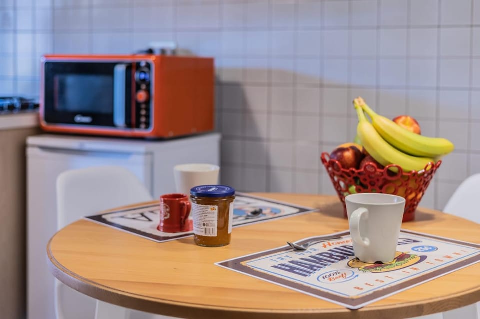 Kitchen or kitchenette, Food and drinks, Food