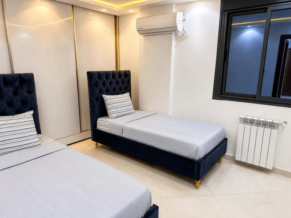 Luxueux appartement F3 à Senia 200 lgts Apartment in Oran