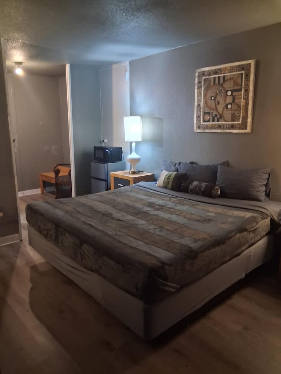 North - King Bed Hotel Studio 319 Apartment in Flowood