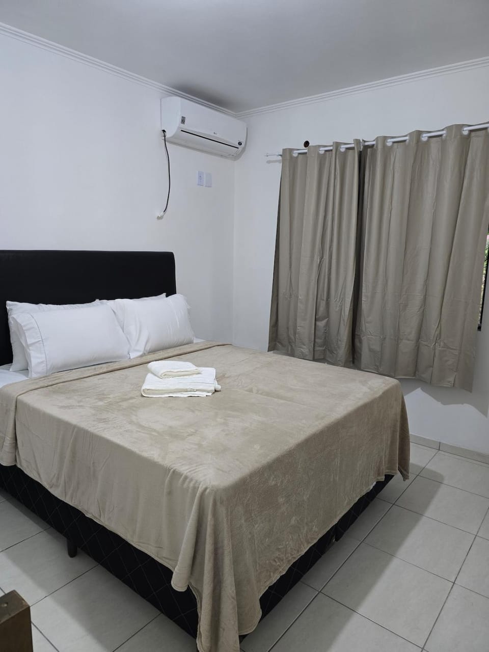 Bed, Bedroom, towels, air conditioner