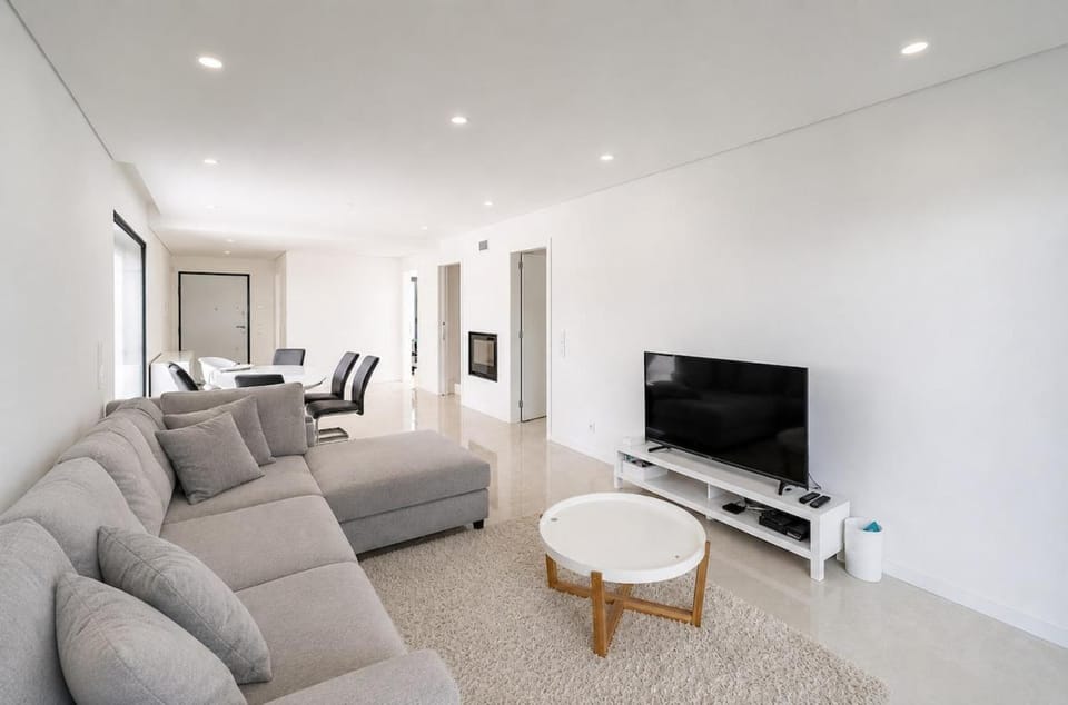 Center Caparica Beach House - Pool - Beach 3min Villa in Costa da Caparica