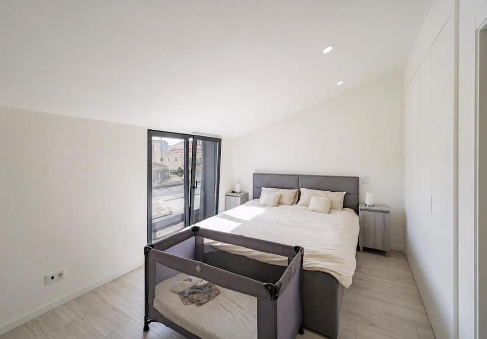 Center Caparica Beach House - Pool - Beach 3min Villa in Costa da Caparica