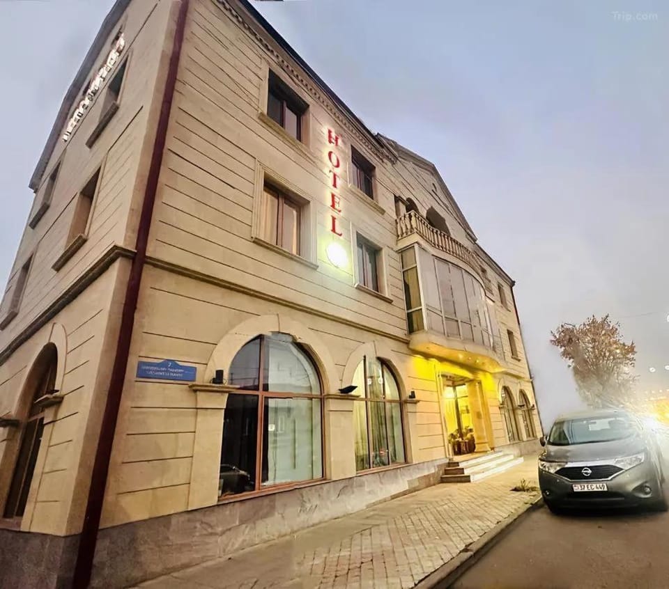 Property building, Neighbourhood, Street view, Parking