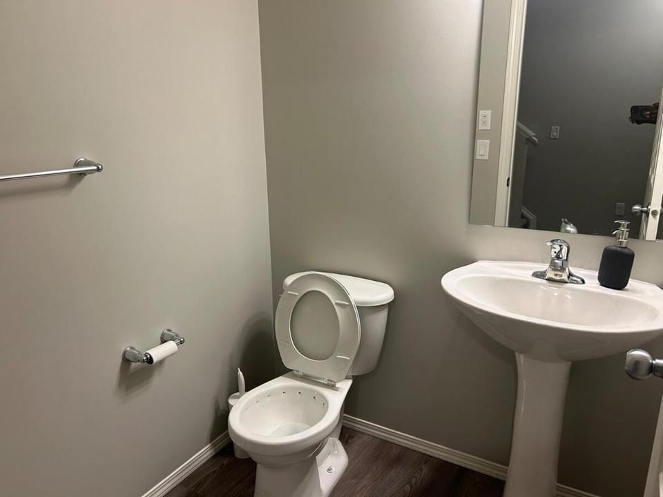 Bedroom Near Edmonton Airport Vacation rental in Edmonton